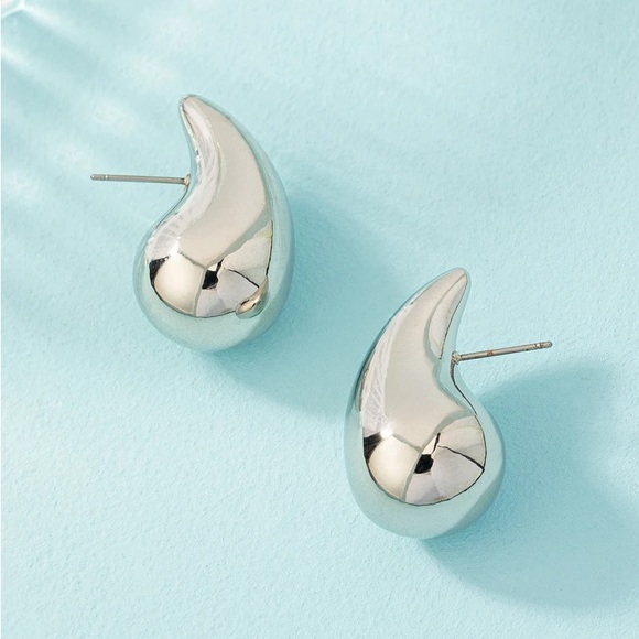 Elegant Silver Tear Drop Stud Earrings - Picture 3 of 5